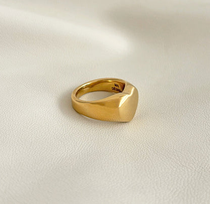 SADIE GOLD CHUNKY HEART SIGNET RING